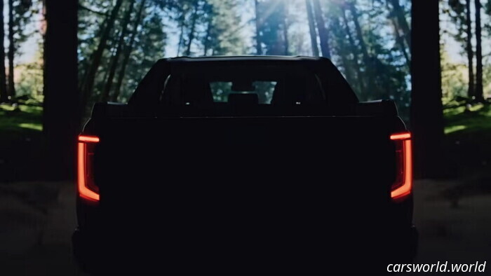 La nueva Toyota Hilux muestra su rostro antes de su inminente presentación | Carscoops